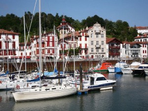 The fishing port and the Ravel house