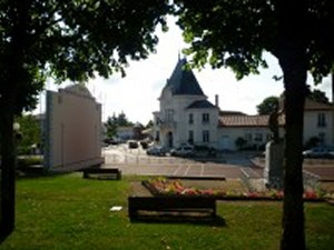 Seignosse centre and townhall