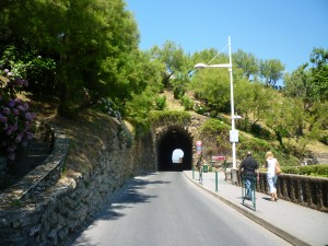 Le tunnel entre le Port des Pêcheurs et le Rocher de la Vierge