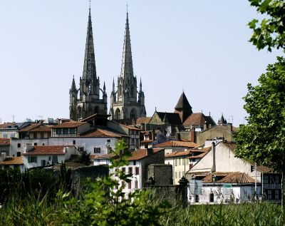 Bayonne and the cathedral/&copy CG64/CDT64
