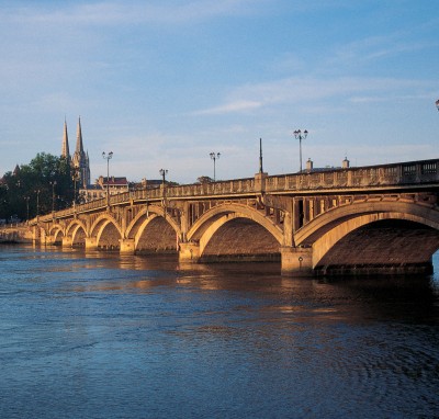 l'Adour and St Esprit bridge/&copy CDT/OT Bayonne