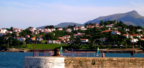Ciboure colline Bordagain/&copy J.Cazenave/CDT64