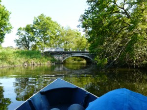 descente en canoe sur une rivi&egrave;re des landes