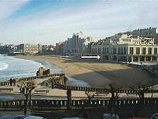 The swimming pool in Biarritz