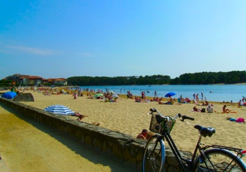 photo of the Port d'Albret salt water lake