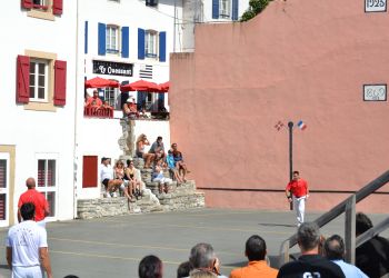 Le petit fronton depuis les gradins/&copy OT Bidart/CDT64