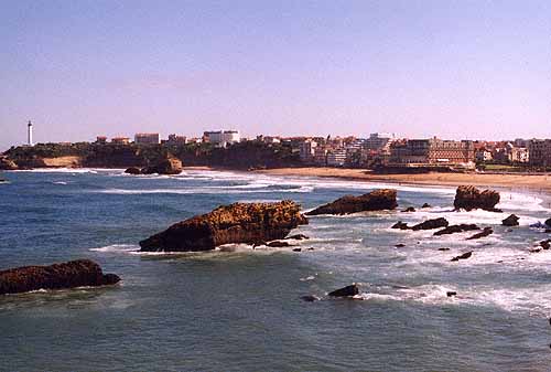 La Grande Plage, l'H&ocirc;tel du Palais et le Phare de Biarritz