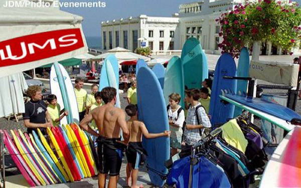 plums surf school in biarritz
