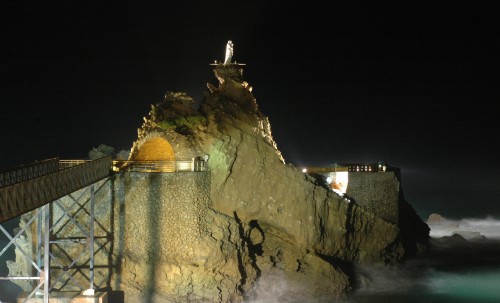 Biarritz, the rocher de la vierge by night/&copy CDT64