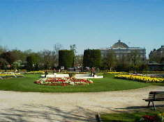 Jardin public derrière la mairie à Bayonne