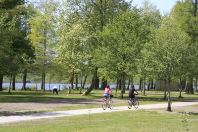 biking around the lake in Soustons/© OT Soustons